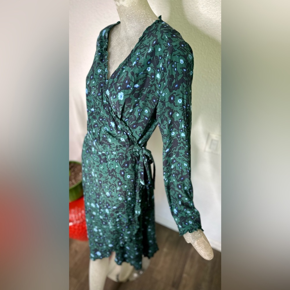 Stella Forest Long Sleeve Floral Green/Blue Wrap Dress. Size 40EU/LargeUS